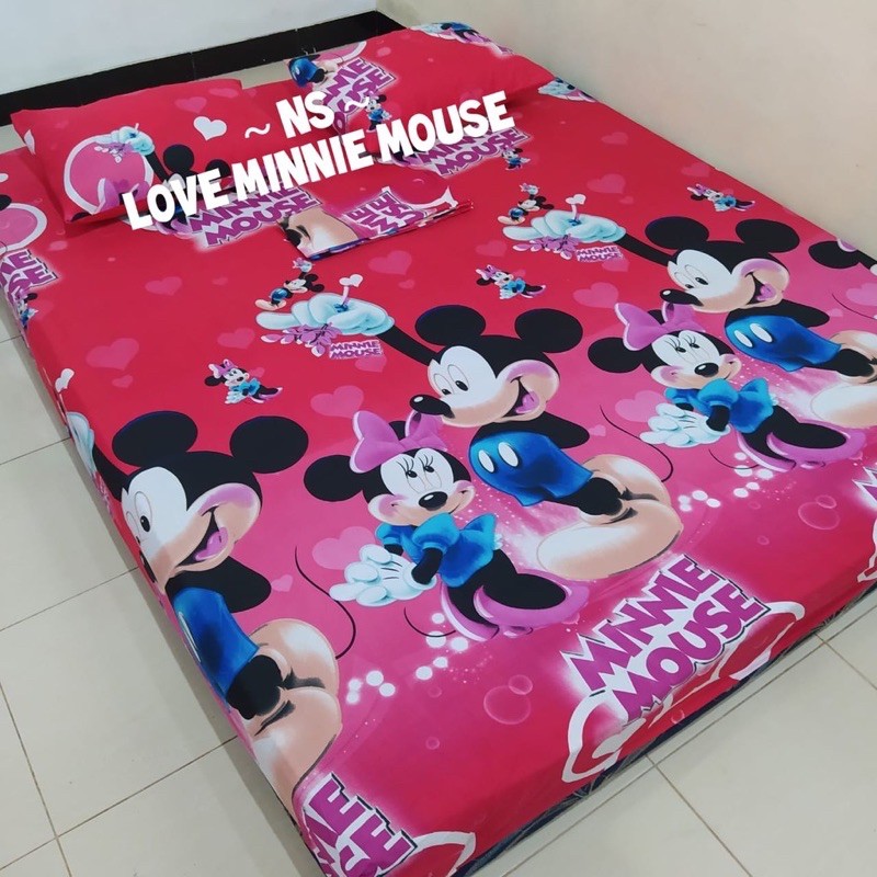 Sprei motif karakter LOVE MINNIE MOUSE