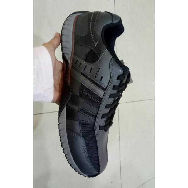 Sepatu Skechers Classic Fit Men