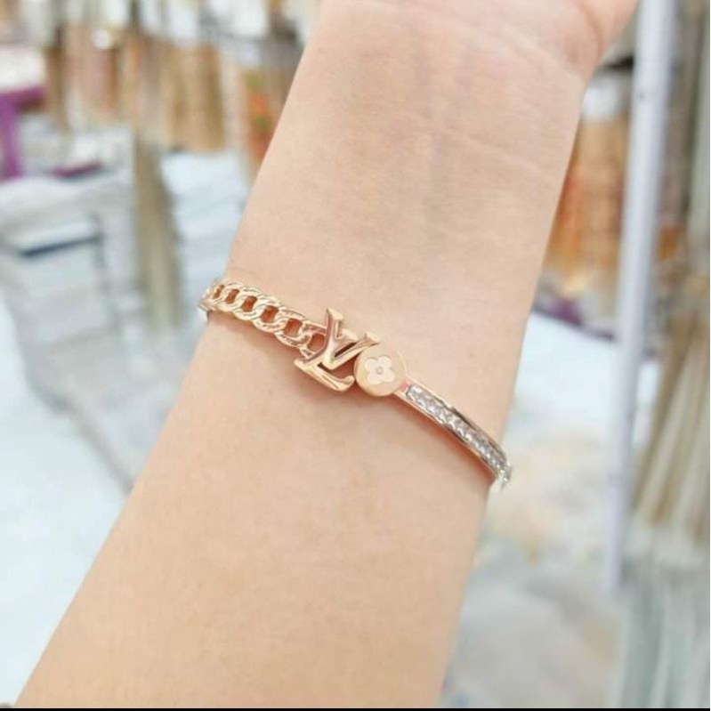 Gelang Tangan Wanita Titanium Motif LV Permata