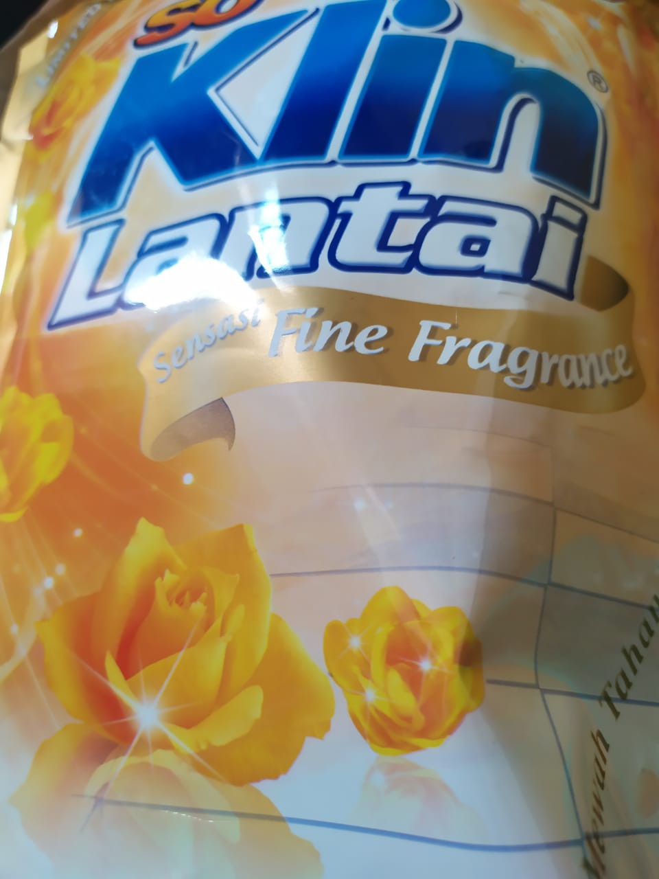 So Klin Lantai Sensasi Fine Fragrance Moment In Gold 800 Ml