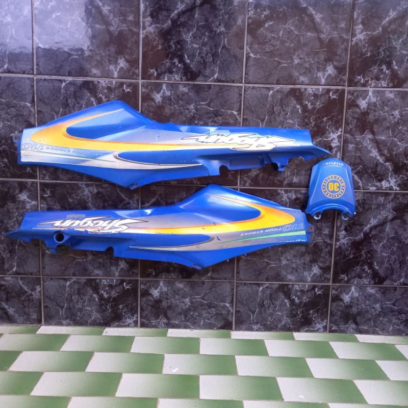 cover body bodi belakang samping set kanan kiri Suzuki Shogun R 110 New warna biru set pets body plu