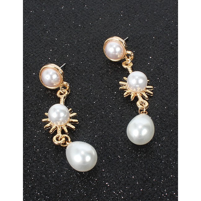 LRC Anting Tusuk Fashion Gold Sun Flower Drop Pearl Earrings F71768