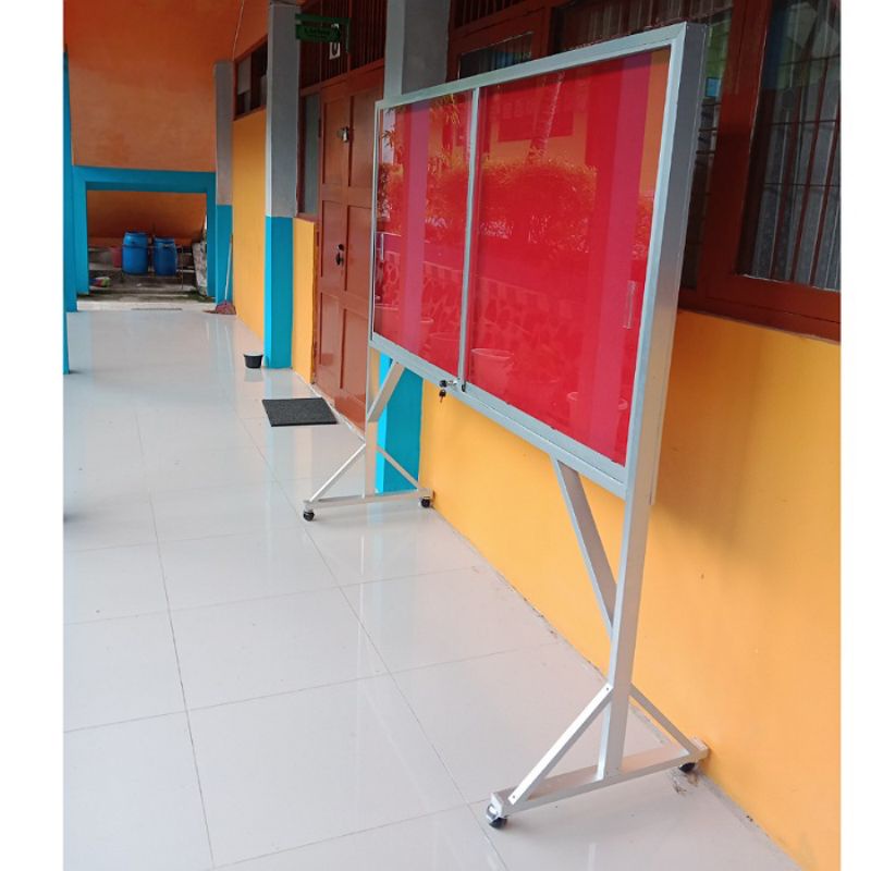 

Mading Kaca