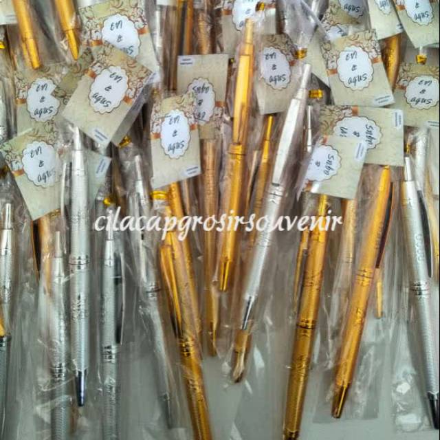 

Souvenir Pernikahan Murah Pulpen Emas/ Perak Packing Plastik Minimal Order 100 Pcs