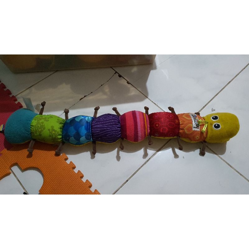 boneka ulat lamaze