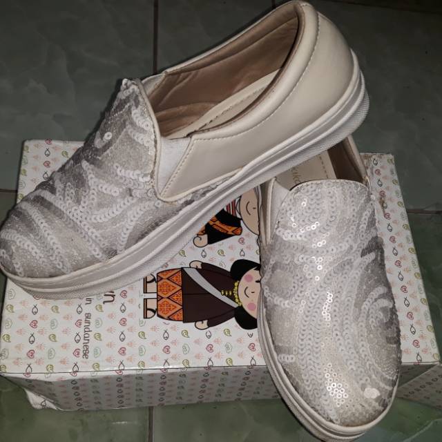 Sepatu slipon Khakikakiku
