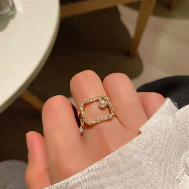 Cincin Hias Mutiara Bentuk Kotak Gaya Unik