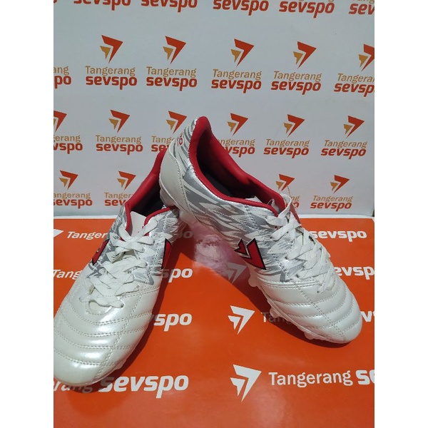 Sepatu bola Sevspo Kempo NL Garuda (Merah)