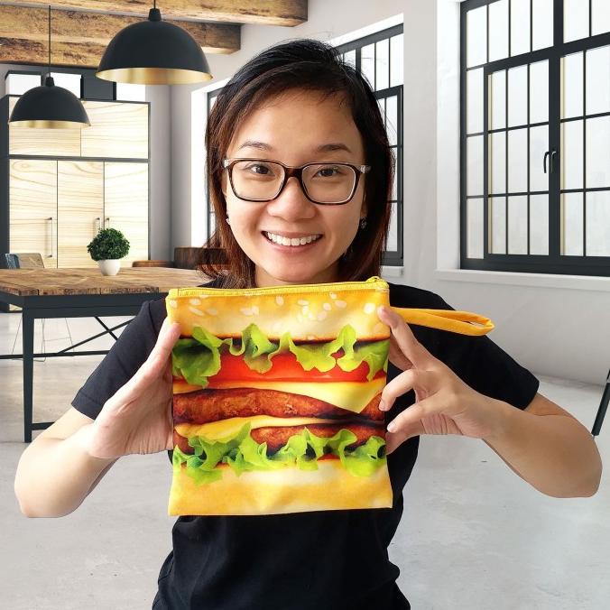 

Pouch Hamburger Buat Kamu yang Selalu Laper PRAKTIS