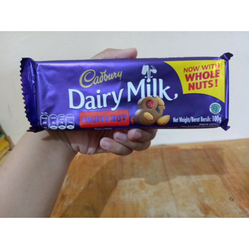 

Cadbury diary milk 100gr Fruit & Nut - Cadbury diary milk fruit nut 100gr - Coklat cadburry diary milk 100gram - Cadbury Diary Milk