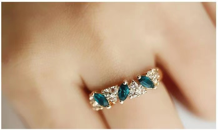 Retro sweet emerald fashion new glitter diamond ring i women E01