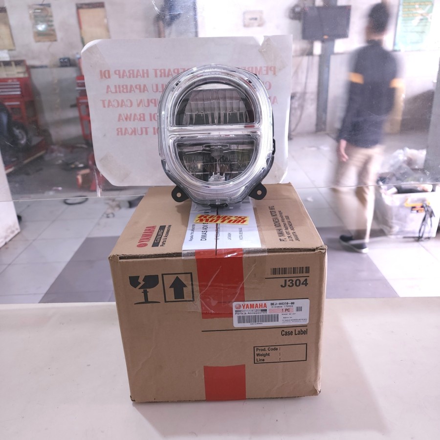 LAMPU DEPAN REFLEKTOR REFLECTOR HEADLAMP HEADLIGHT FAZZIO BEJ H4310