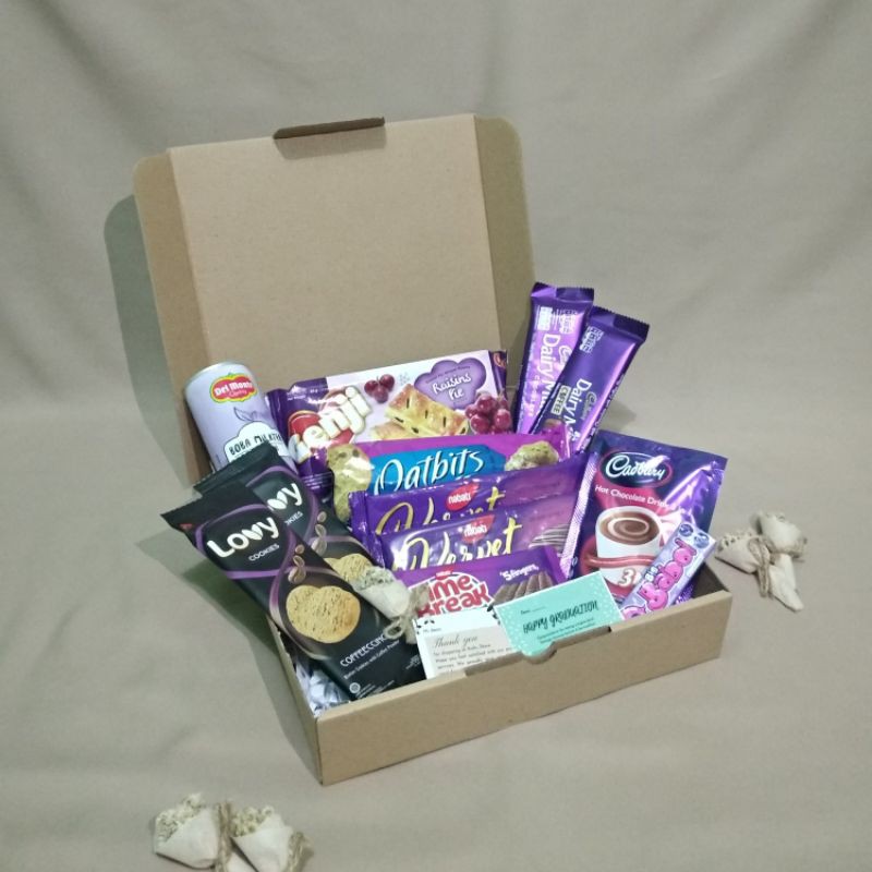 

Hampers Snack custom / Premium Package Snack Hampers for Graduation, Birthday, etc