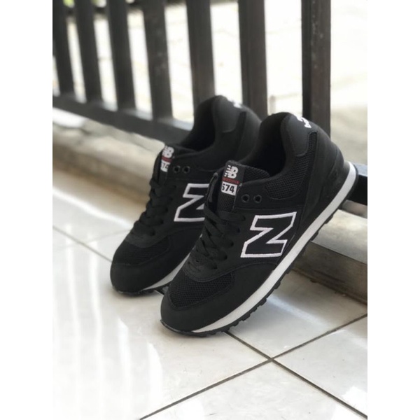 SEPATU NEW BALANCE 574 HITAM PUTIH