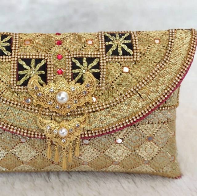 Clutch Tapis