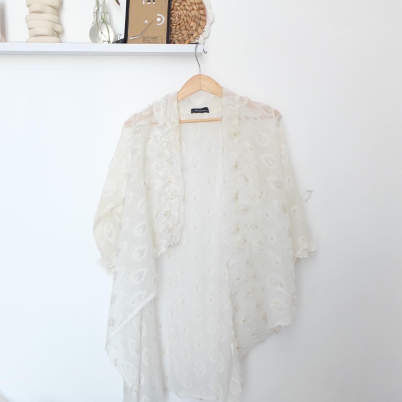 [PRELOVED] Baju / Outer White Makaio
