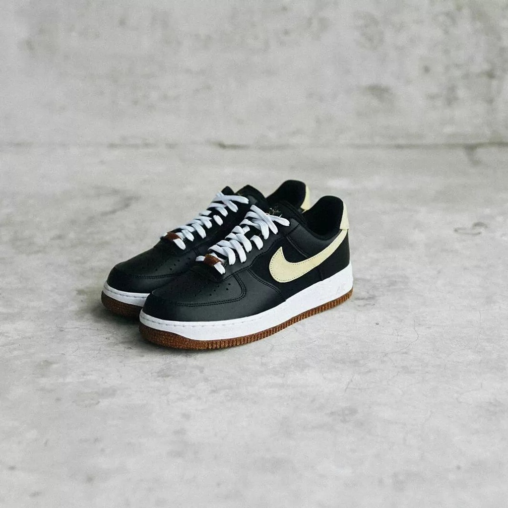 NIKE AIR FORCE 1 POMEGRANATE BLACK WHITE SOLAR FLARE