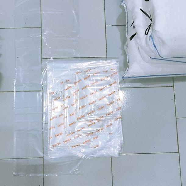 

Plastik PE Bening Pembungkus Bantal Guling 40 x 110 Cm Tebal 30 micron