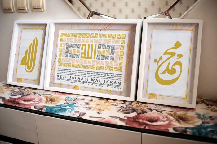 pajangan lukisan dinding kaligrafi set asmaul husna kufi pink gold