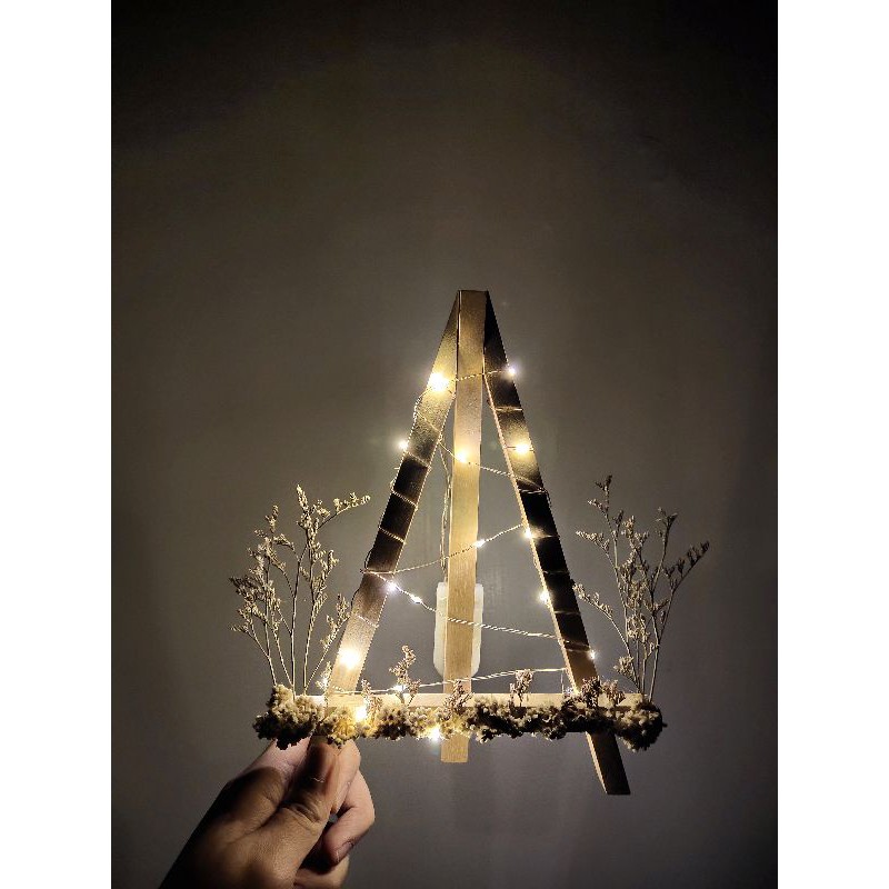 

PREMIUM DRIED FLOWER WOOD EASEL