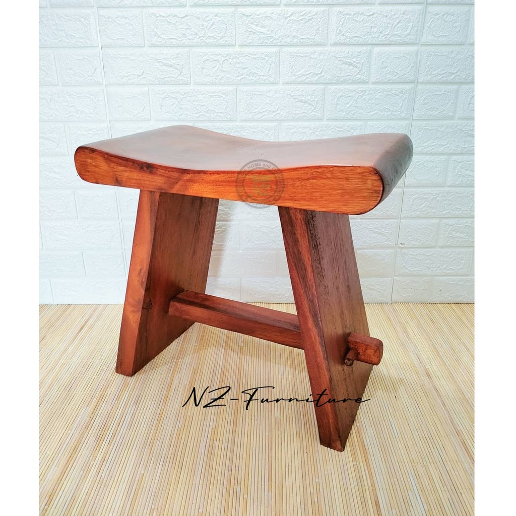 Bangku Pendek Pelana Kayu