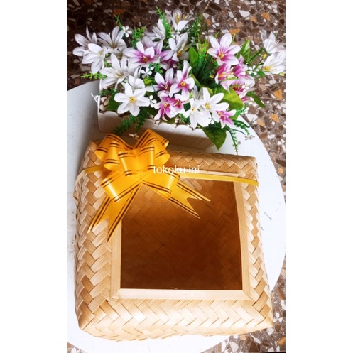 

Besek mika warna / besek mika natural / besek mika bleaching / tempat makanan / tempat hampers perpasang