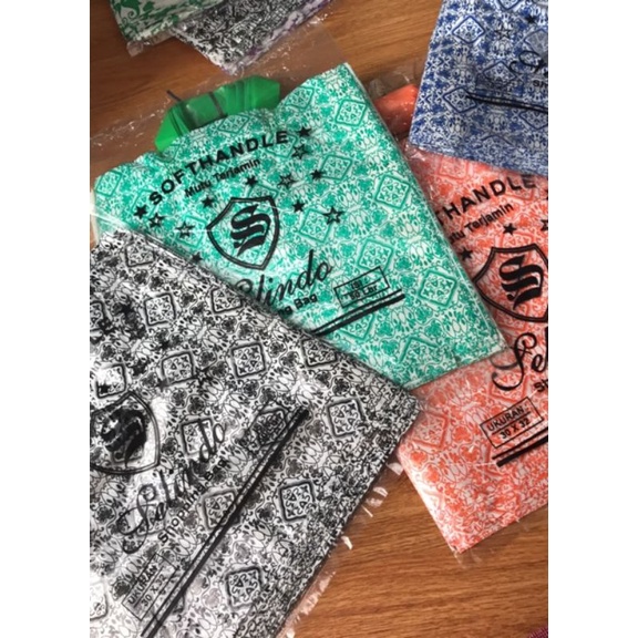 

Softhandle Shopping Bag 30x32 isi 50lembar