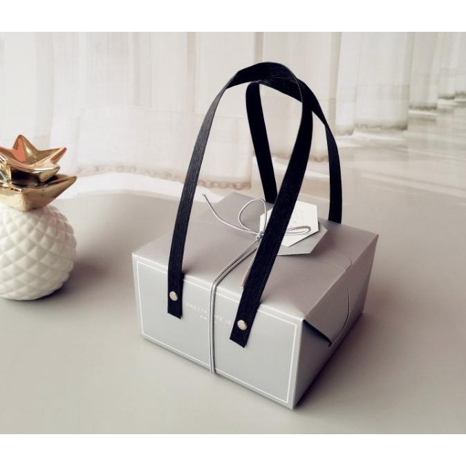 

READY COD Kotak Souvenir Silver gg htm 21cm Kotak Hadiah CNY Kotak Hampers Imlek TERLENGKAP Kode 564