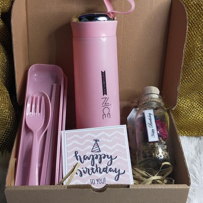 

Best Product!!! Kado Hampers Hadiah Ulang Tahun, Wisuda Anniversary (Ready) - Paling Dicari