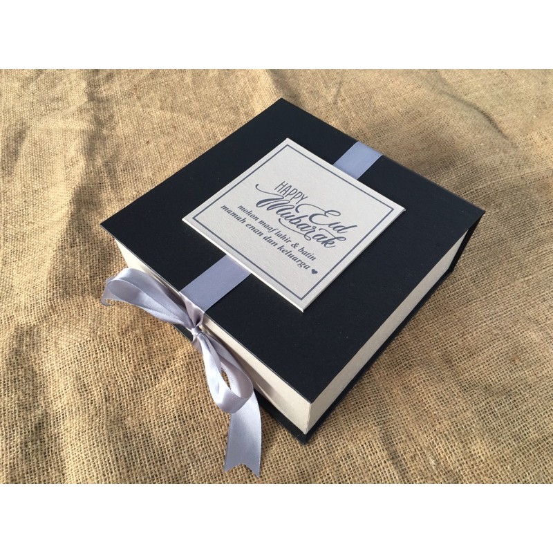 

Box kado / Box custom / Gift box / Box premium / tipe momo