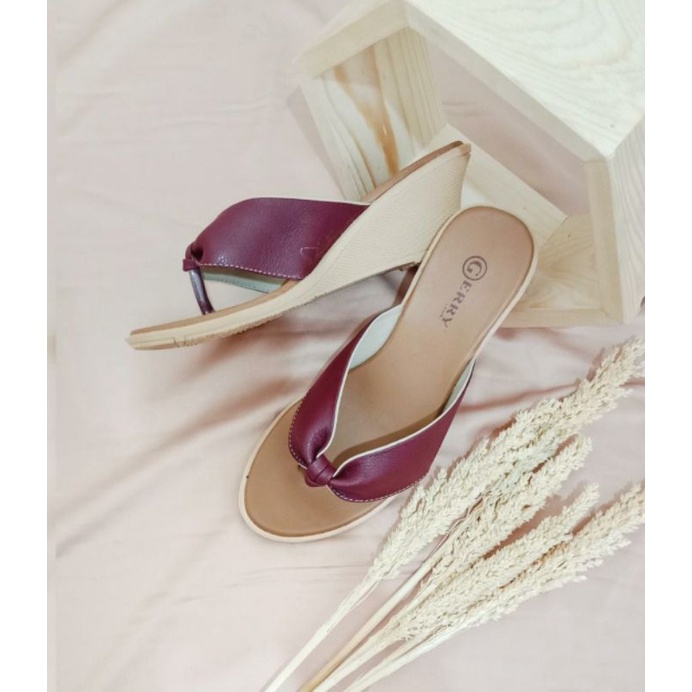 Wedges Kulit Wanita