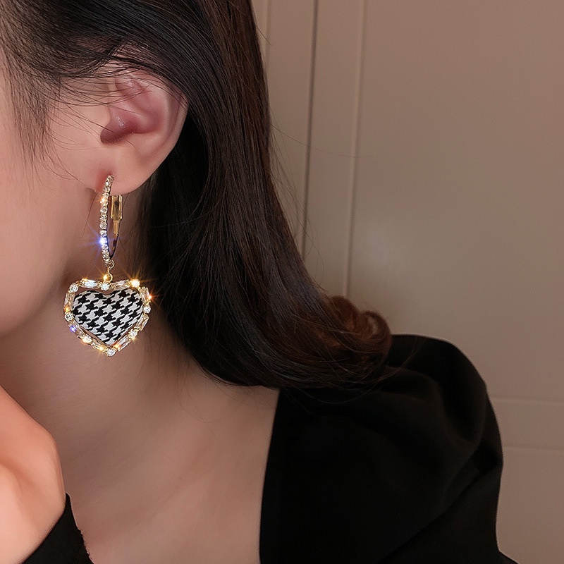 Anting 925 Silver Needle Bentuk Hati Houndstooth Aksen Berlian Zircon Gaya Eropa Amerika