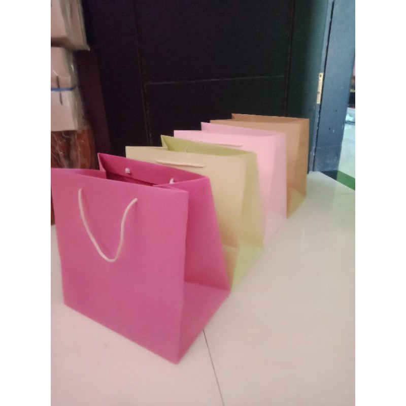 PAPERBAG BENTO POLOS (ALAS 25X17X TINGGI 25) PINK CREAM