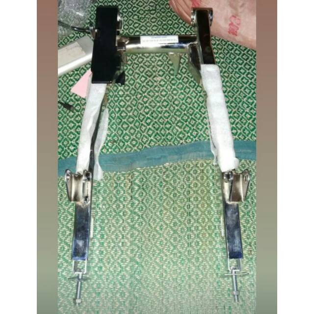 Swing arm kaze r chrum pnp cb gl 100 c70 .. Set setelan rante dan karet bantalan rantai as D/B