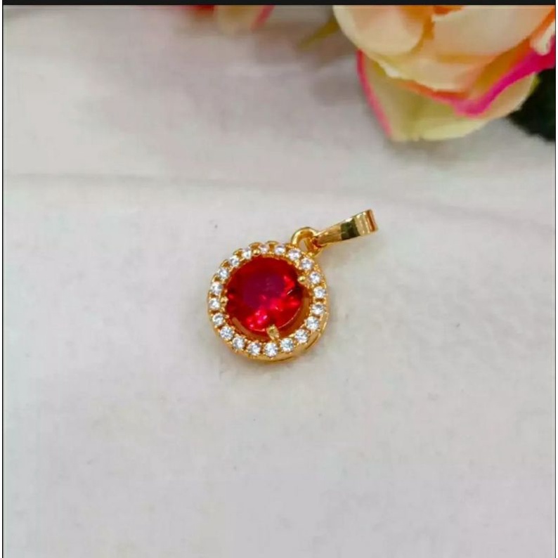 liontin bulat batu permata warna merah