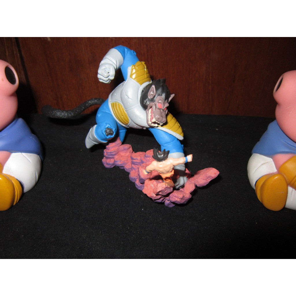 Dragon Ball Megahouse Capsule Figure - Ape Vegeta vs goku