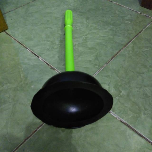 Kop karet penyedot wc mampet