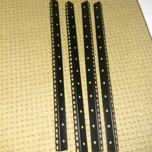 Besi Lis Siku Lubang Rak Hardcase 12 U plus 10baut (High Quality)