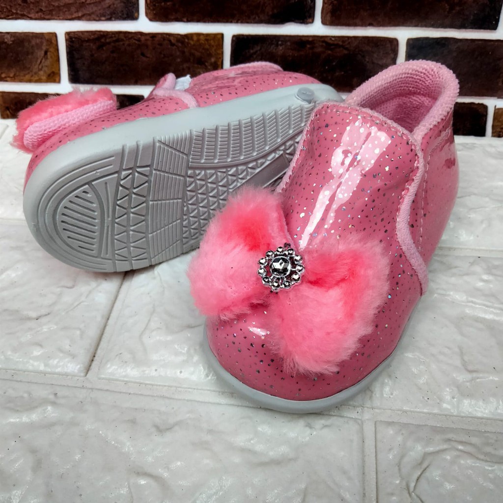 [TAMAN SEPATUKU] SEPATU TRENDY MURAH ANAK PEREMPUAN BERKILAU PITA BULU  SOL BUNYI CIT-CIT 1 2 3 TAHUN CAX41