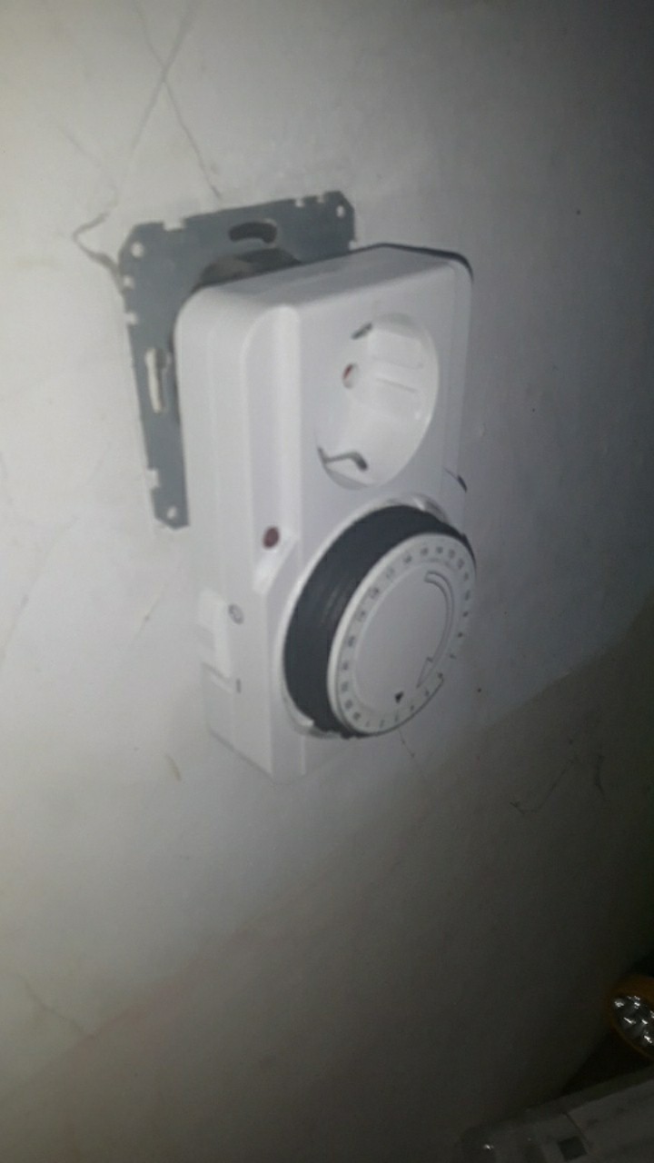 Stop Kontak Analog Timer 24 Jam