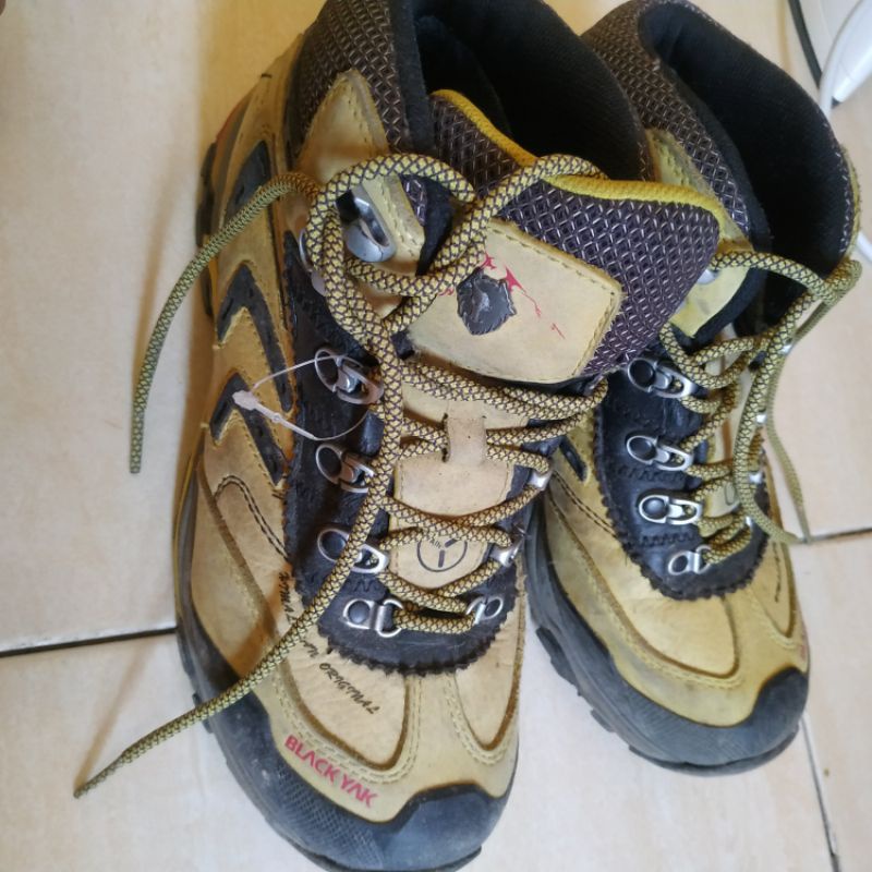 Sepatu Gunung Blackyak Outdoor Second Bekas