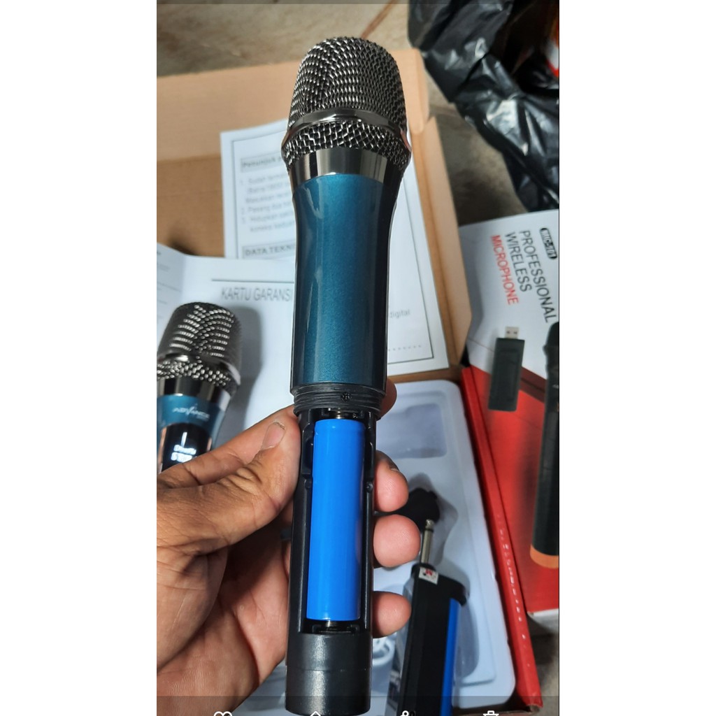 G496 ORIGINAL MIK WIRELES MIC WIRELESS DUAL CHARGER MICROPHONE BATERAI CAS CASAN KARAOKE Mic baterai cas casan pro vocal vokal suara audio sistem mik professional panggung dj studio sound system SEPASANG DOUBLE G496 BATERAI CAS 18650 Untuk yang suka karao