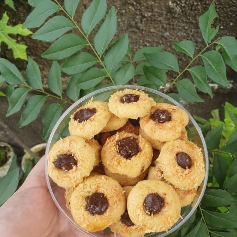 

thumbprint cookies chocolate