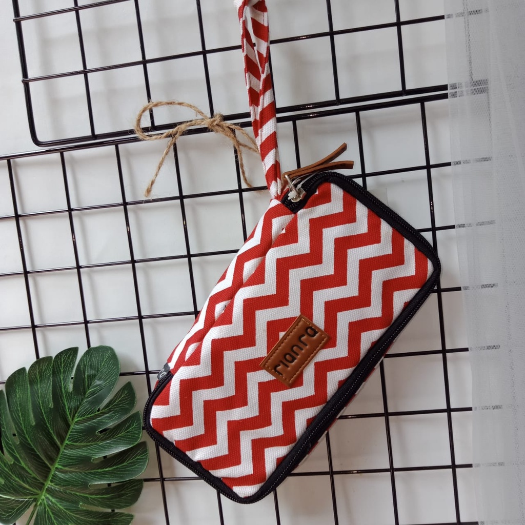 

tempat pensil / kotak pensil / dompet kotak kosmetik / dompet serbaguna