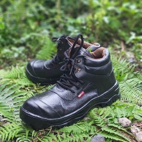 sepatu safety pria / sepatu kerja safety pria / sepatu safety pria kerja kulit sapi asli warna hitam