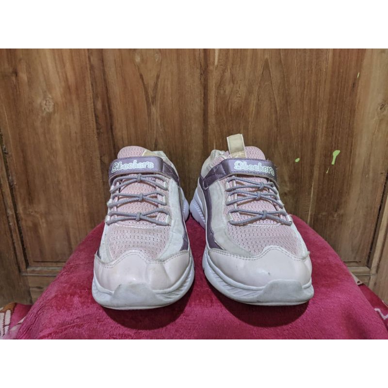 sepatu skecher second original size 36