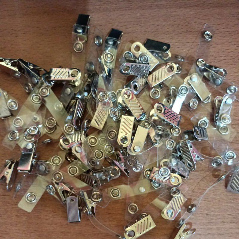 

penjepit nametag/cantolan nametag/clip tandapengenal/klip plastik ujian (ecer)