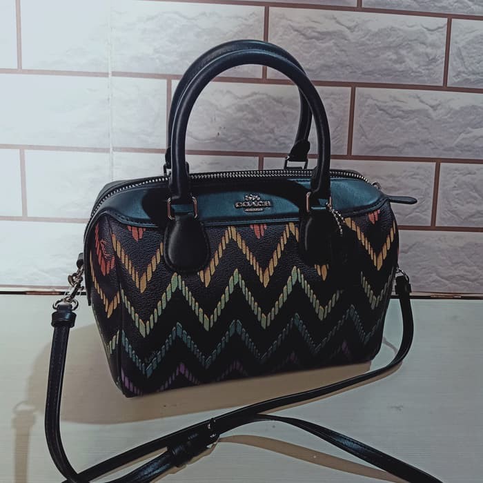 TAS WANITA COACH ORIGINAL - COACH MINI BENNET CHEVRON MIDNIGHT MULTI