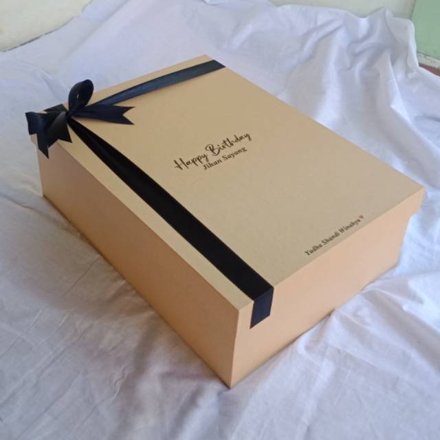 

Kotak kado 37x27x12 || BOX KADO/ BIRTHDAY / WEDDING / HAMPERS / BOX AESTETIK