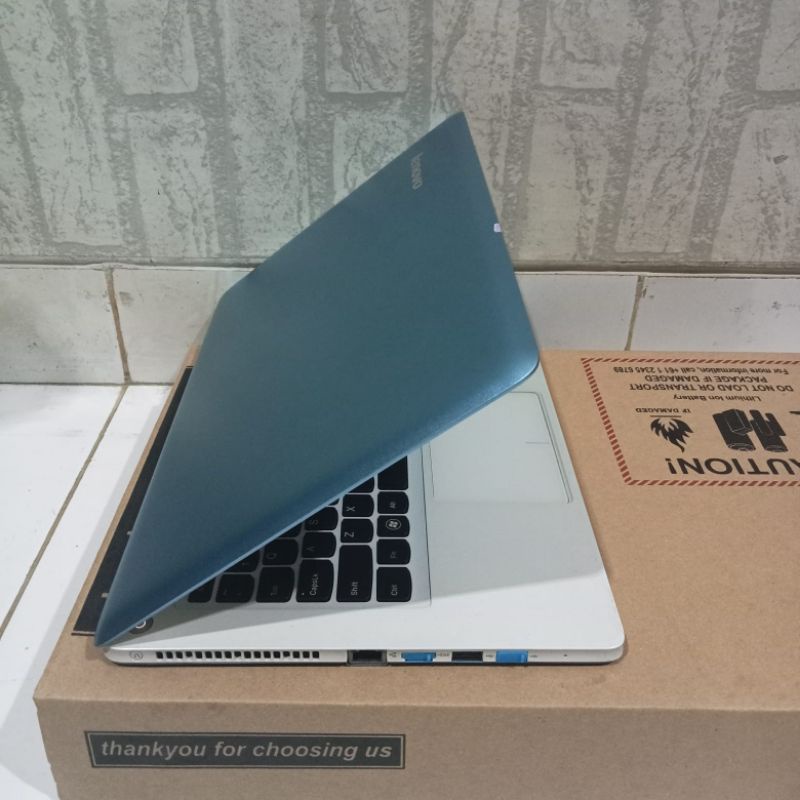 Laptop Lenovo ideapad U310 Cor i5 Ram 4GB/HDD 500GB+ Emmc 8GB Windows 10 Body slim seri baru Layar 14 inch siap pakai